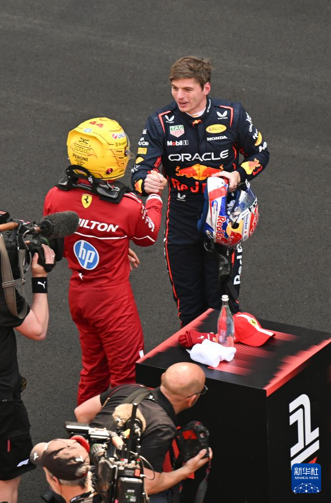 开云体育官方网站-雷诺车队逆转红牛车队，汉密尔顿刷新纪录