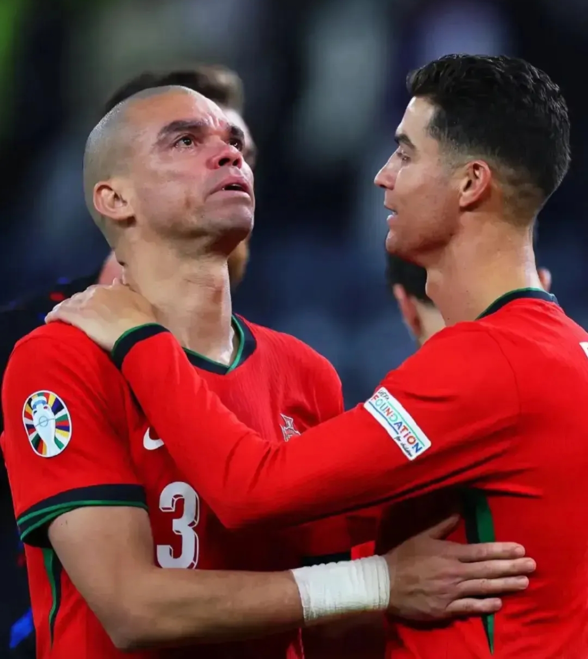 开云在线直播-葡萄牙队险胜英格兰队，奥恰洛夫带队取胜