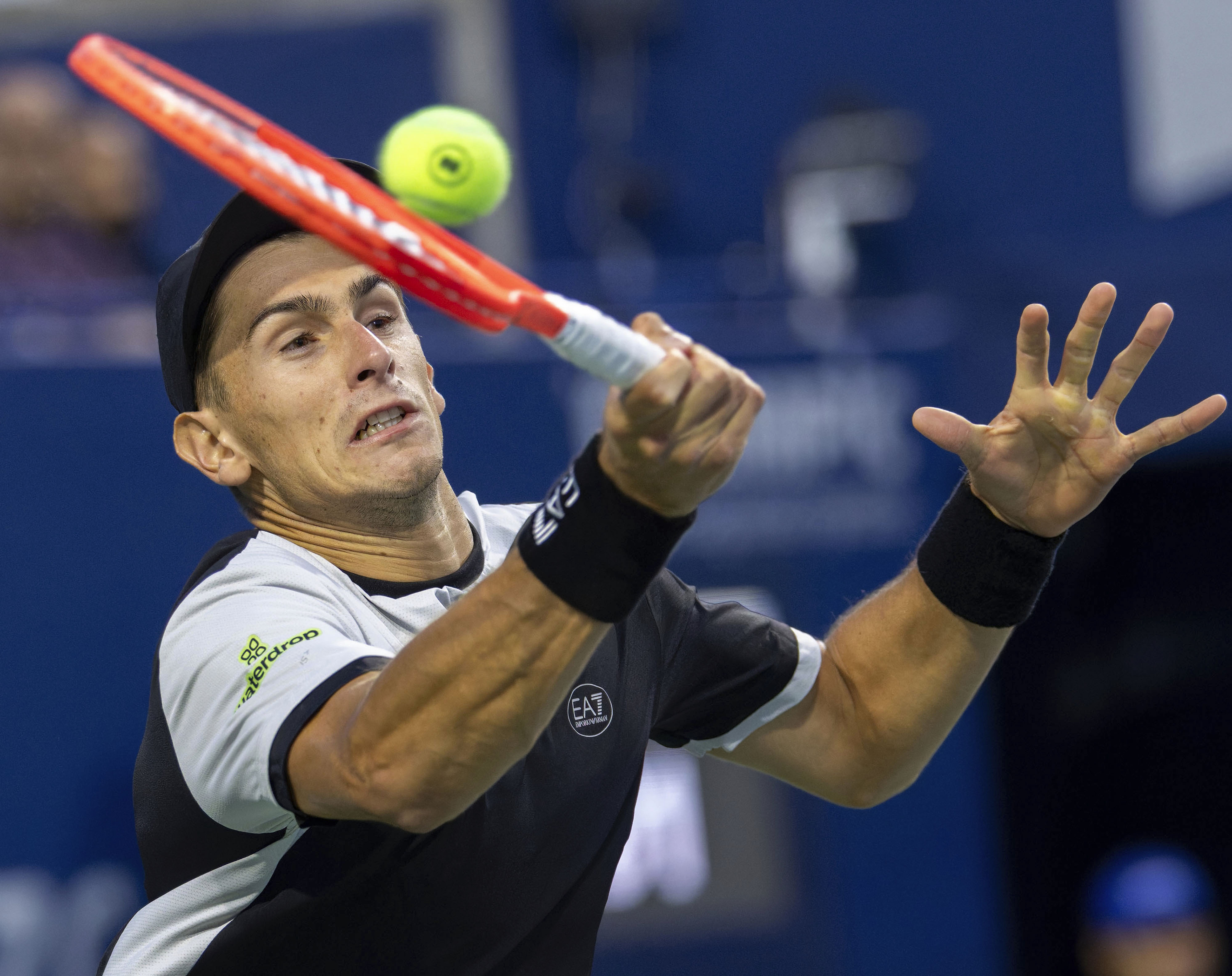 美国网球队翻盘西班牙网球队，兹维列夫制霸全场