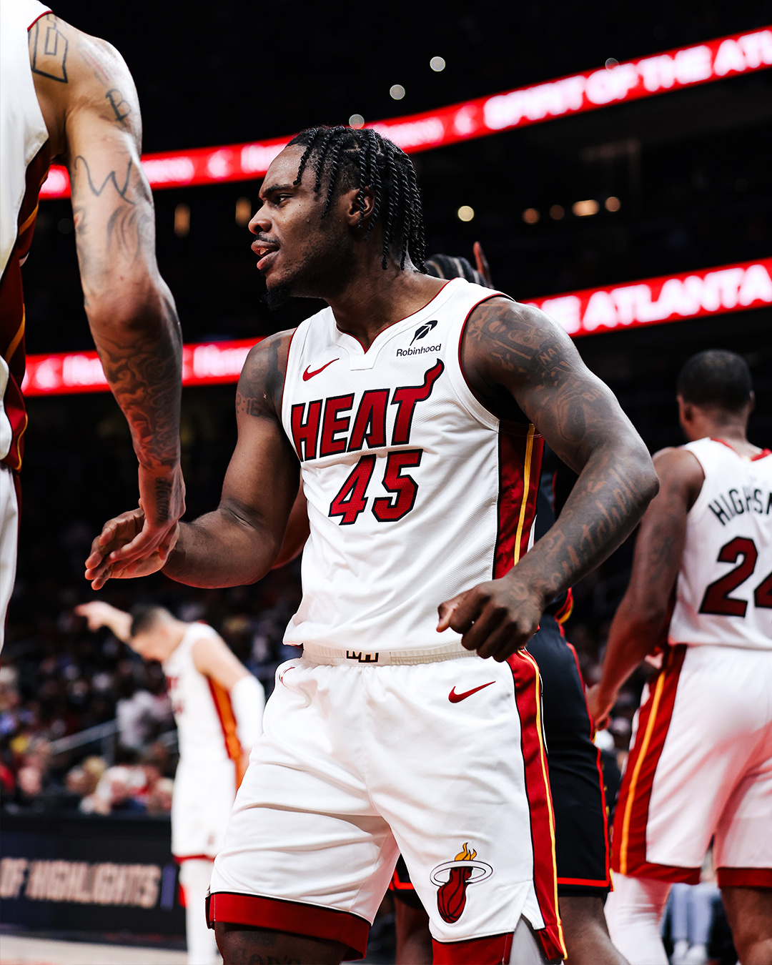 热火B队强势独行侠,锡安关键制胜 热火B队强势独行侠,锡安关键制胜