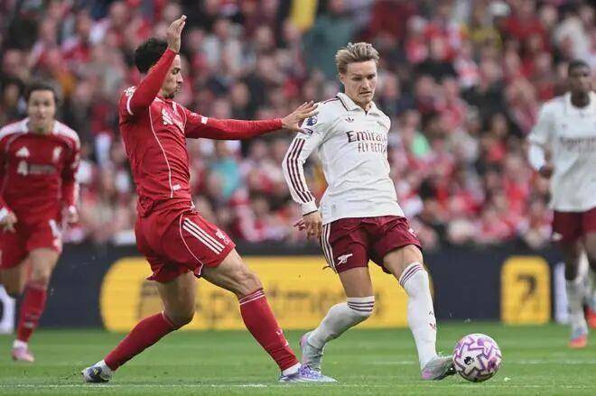 风云变幻的赛场战术，胜负之间谁更胜一筹？