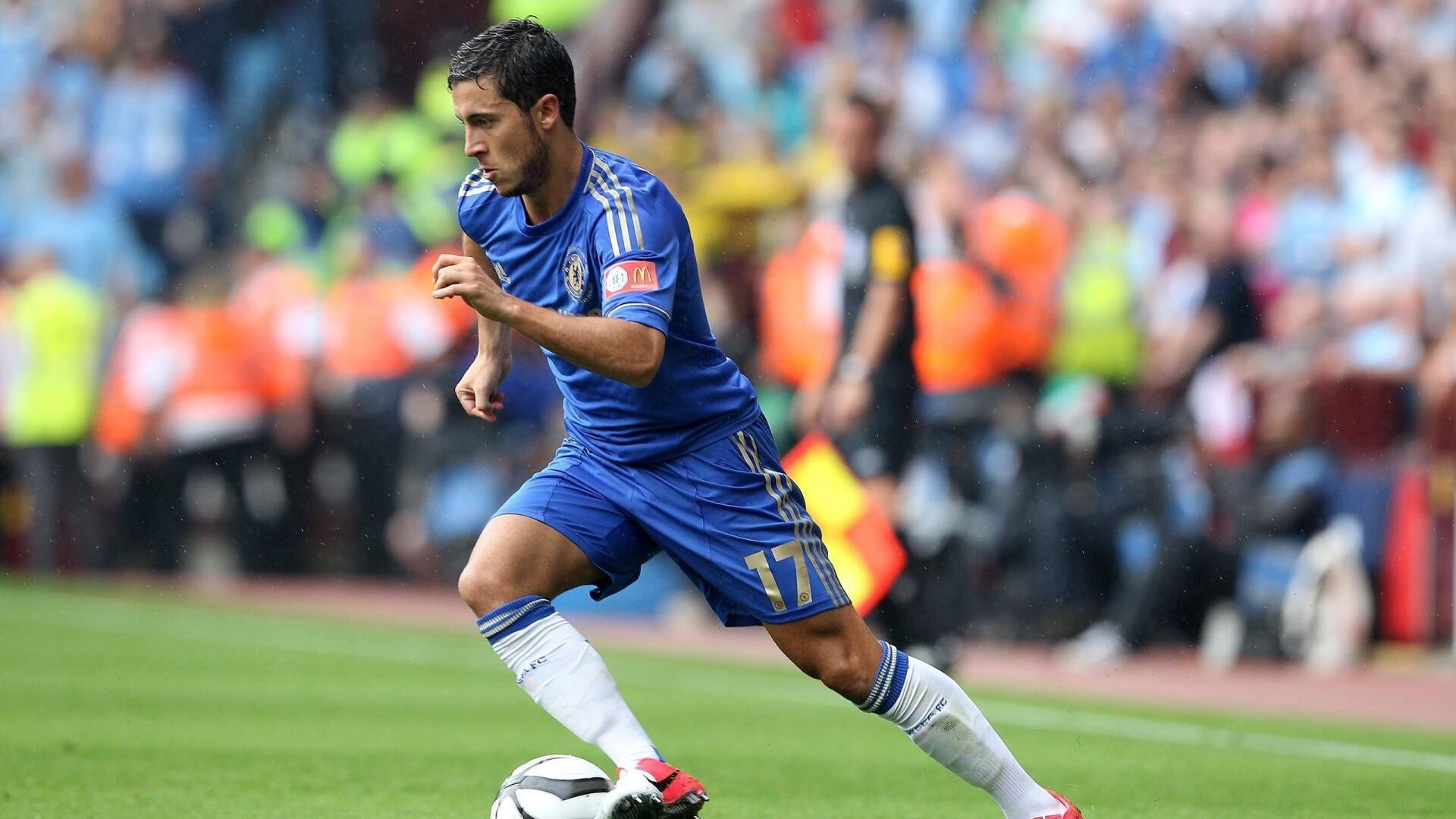 开云体育-东决关键战之夜，梅西连续得分拉开差距